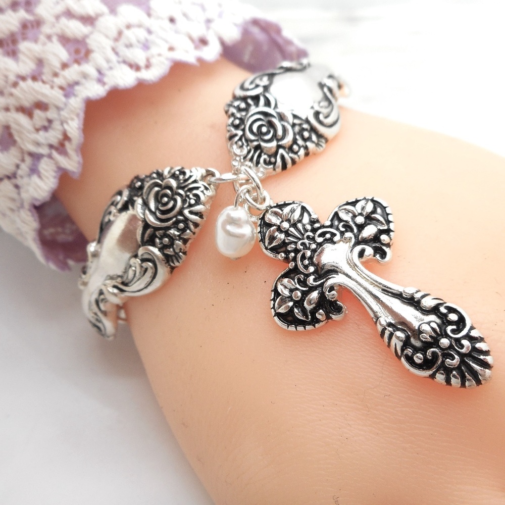 Cross Spoon Replica Bracelet Stretch Freshwater Pearl
